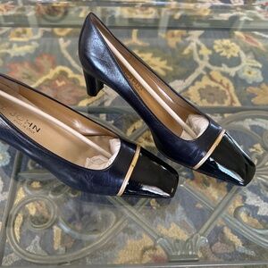 St. John Lina navy and gold pump kid/patent Lola 60 classic pumps